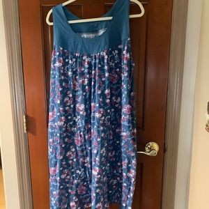 Ladies sundress/Night gown